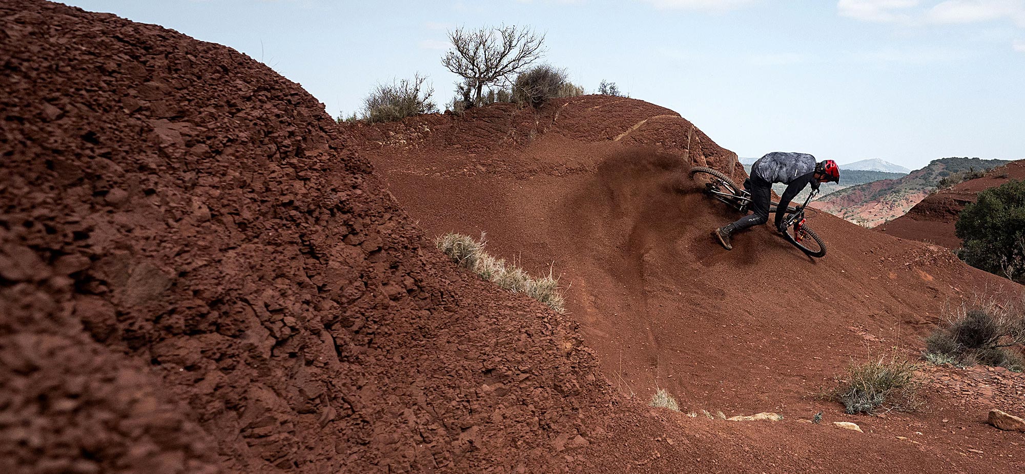 Video: Vinny-T Goes Rogue - Rider Vincent Tupin - Helmet Bluegrass Rogue Core Mips MTB Helmet