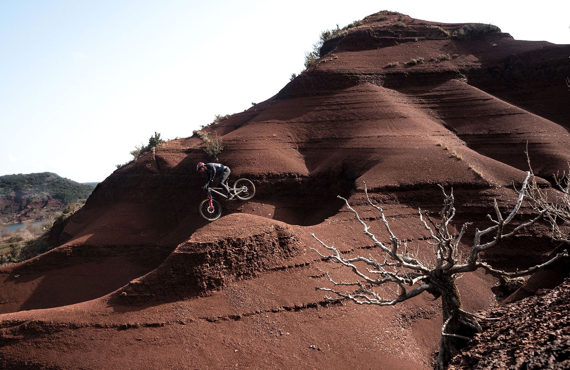 Video: Vinny-T Goes Rogue - Rider Vincent Tupin - Helmet Bluegrass Rogue Core Mips MTB Helmet